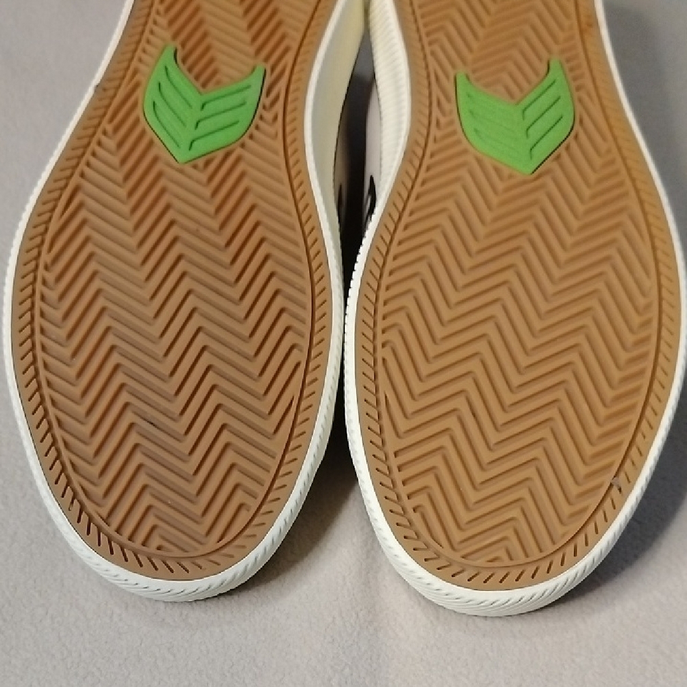 Cariuma White Sneakers Versatile Canvas Design, Excellent For Skate. - Picture 7 of 9
